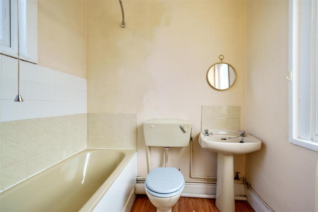Bathroom - 14 C