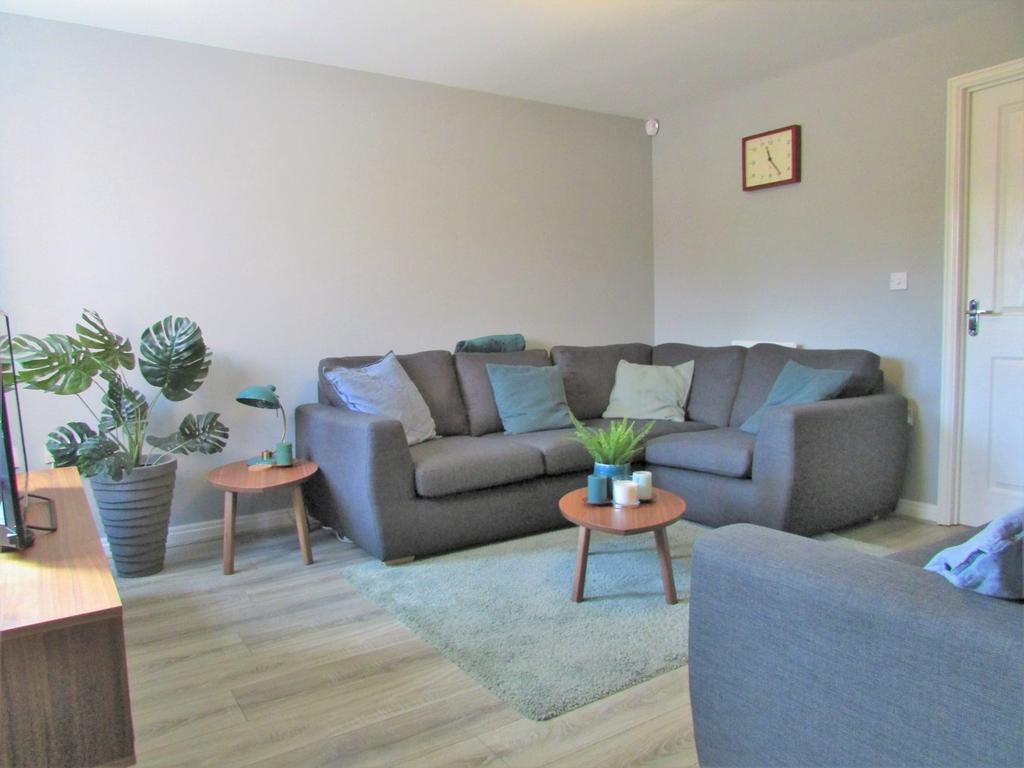 Shackleton Avenue, Widnes, WA8 3 bed semidetached house for sale £