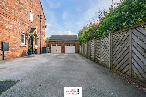 29 Durham Way, Parkgate, Rotherham, S62 6FL