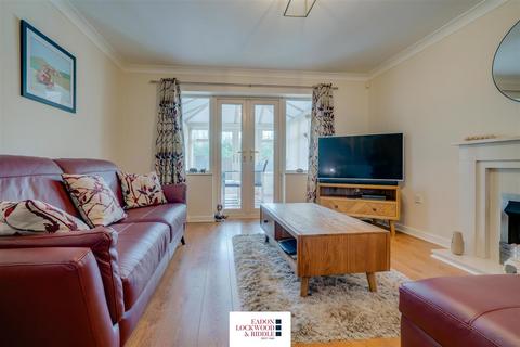 29 Durham Way, Parkgate, Rotherham, S62 6FL