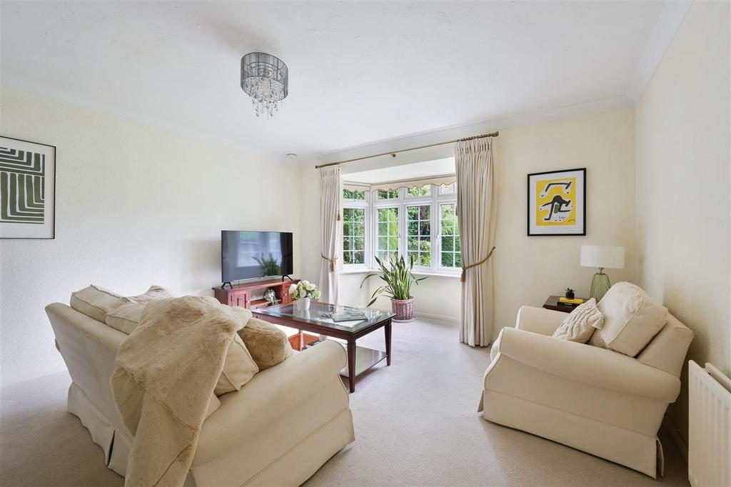 Bridge Road, Epsom 2 bed flat £400,000