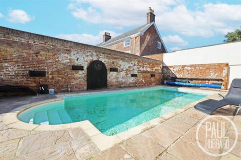 4 bedroom barn conversion for sale - Hobland Road, Bradwell, NR31