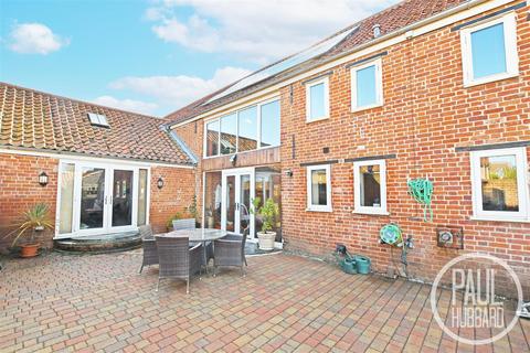 4 bedroom barn conversion for sale - Hobland Road, Bradwell, NR31