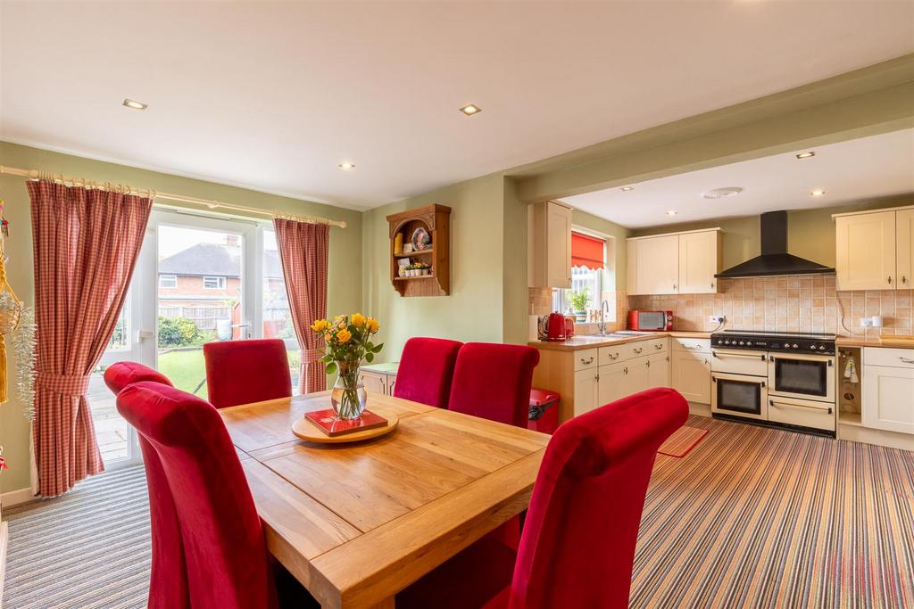 Brereton Drive, Nantwich 4 bed semidetached house £375,000