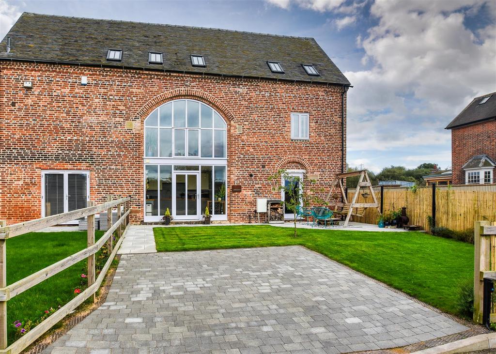 Sage Barn, 2 Victoria Barns, Brinsford Lane, Wolverhampton 3 bed barn