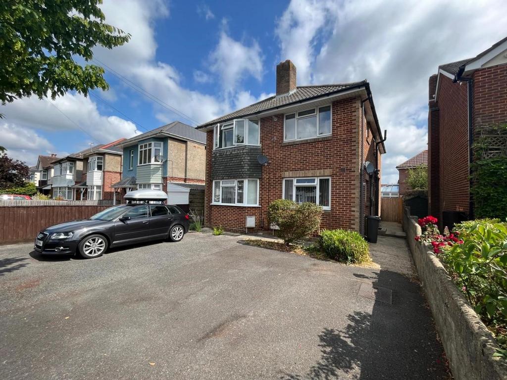 De Lisle Road, Bournemouth 2 bed flat £1,065 pcm (£246 pw)