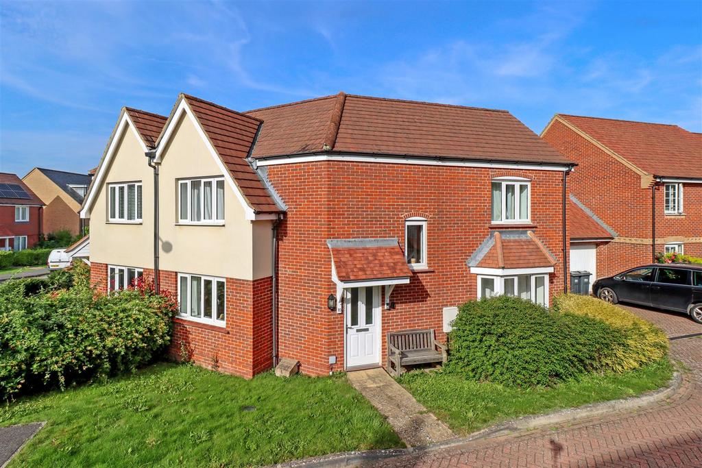 Hedley Way, Hailsham 3 bed semidetached house for sale £325,000