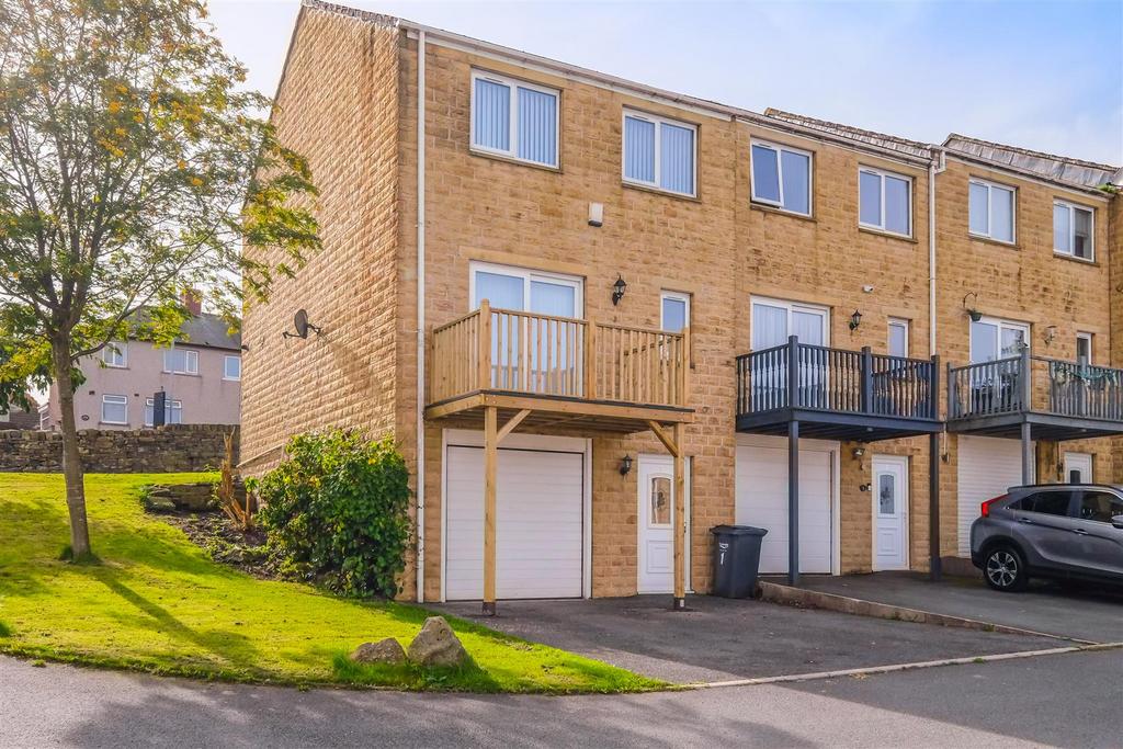 Aislaby Heights, Pellon, Halifax 3 bed townhouse for sale £199,950