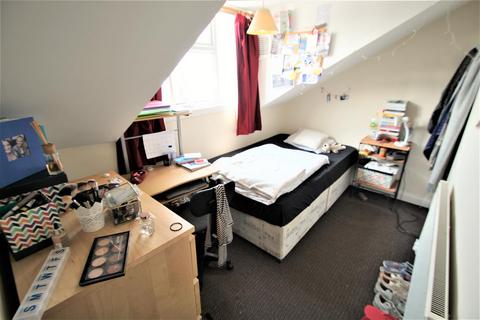4 bedroom terraced house to rent, Burley Lodge Road, Hyde Park, Leeds, LS6 1QP