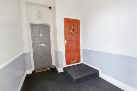 2 bedroom flat for sale, North Vennel, Lanark