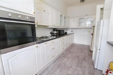 3 bedroom flat for sale, Caledonian Road, Wishaw
