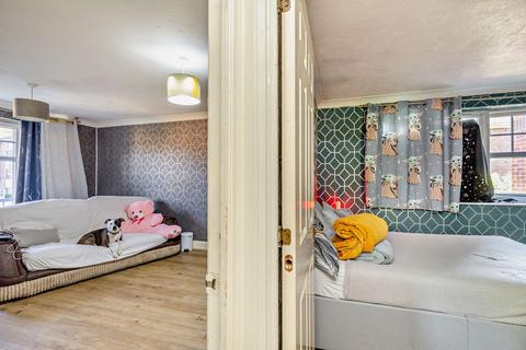 1 bedroom flat for sale, Knights Field, Luton, LU2