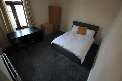 4 bedroom terraced house to rent - Bentley Grove, Meanwood, Leeds, West Yorkshire, LS6 4AT