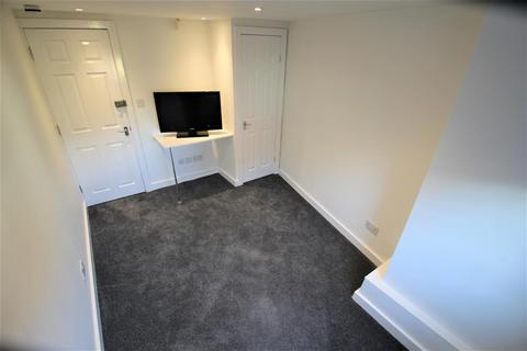 4 bedroom terraced house to rent, Beechwood Terrace, Burley, Leeds, LS4 2NG