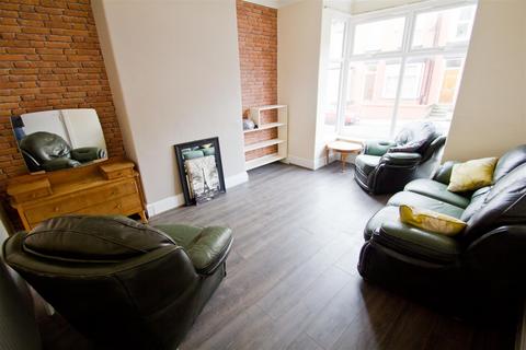 4 bedroom terraced house to rent, Norwood Place, Hyde Park, Leeds, LS6 1DY