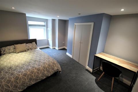 4 bedroom terraced house to rent - Beechwood Mount, Burley, Leeds, LS4 2NQ