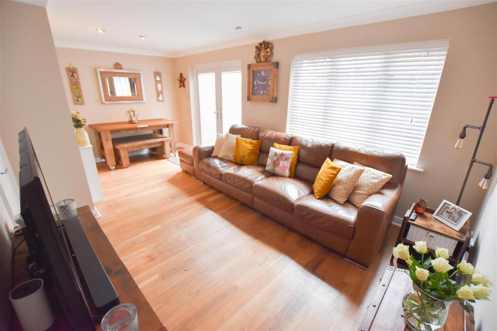 Toll House Mead, Mosborough, Sheffield, S20 3 bed detached house for