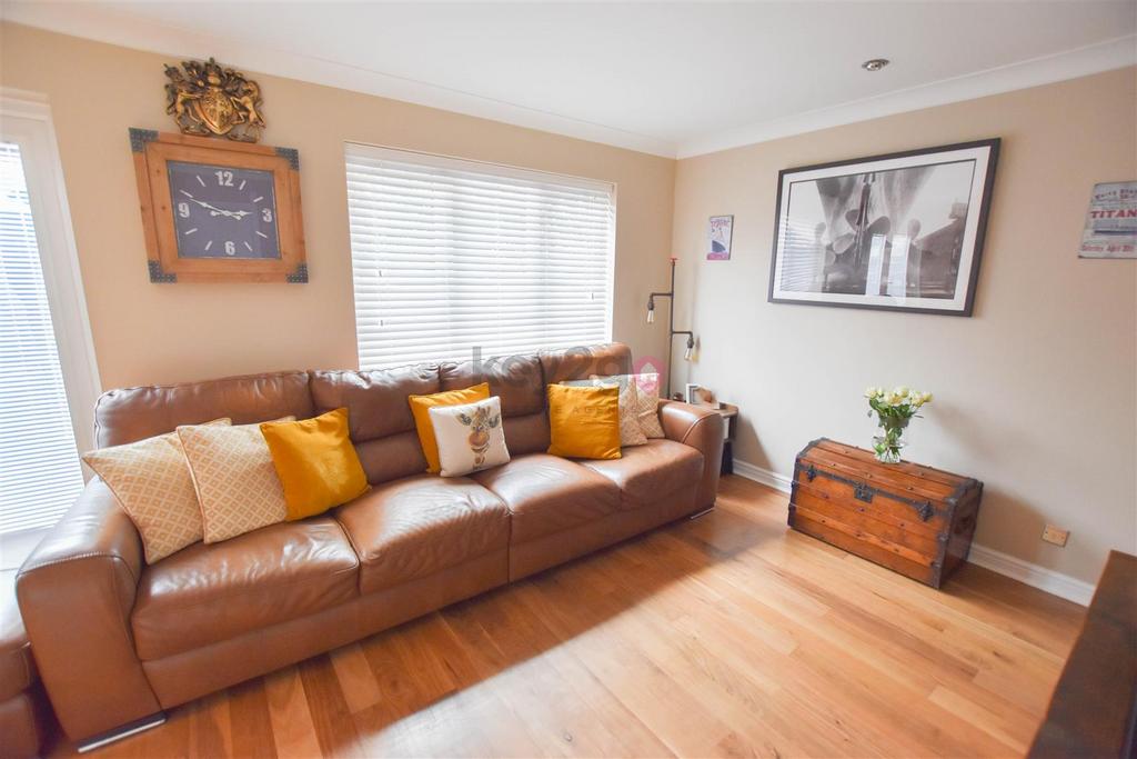 Toll House Mead, Mosborough, Sheffield, S20 3 bed detached house for