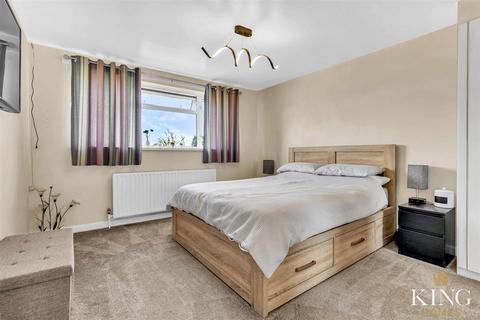 61 Archer Close, Studley, B80 7HX