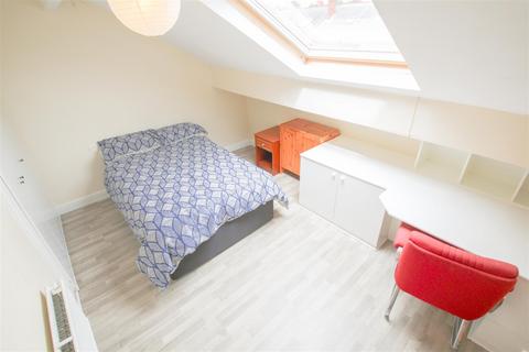 6 bedroom terraced house to rent, Langdale Terrace, Headingley, Leeds, LS6 3DY