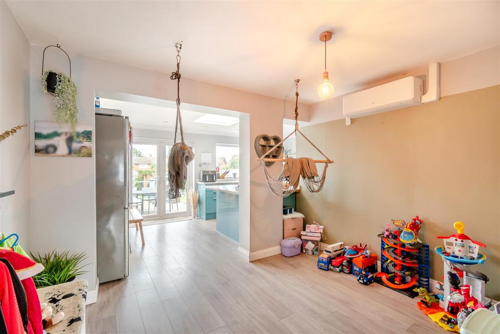 8573455-interior14.jpg