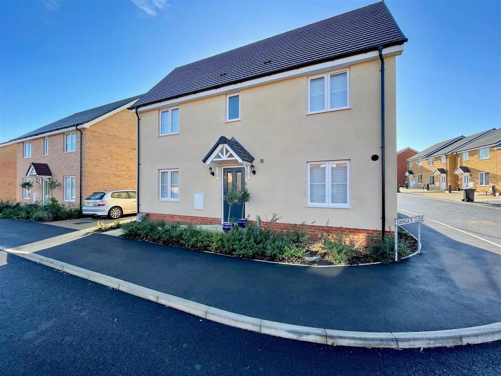 Thompson Avenue, Burnhamoncrouch 3 bed detached house for sale £415,000