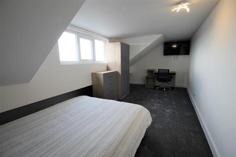 6 bedroom terraced house to rent - Edwin Road, Hyde Park, Leeds, LS6 1ML