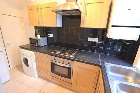 4 bedroom terraced house to rent, Stanmore Avenue, Burley, Leeds, LS4 2RP