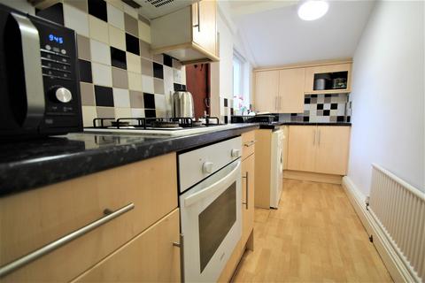 5 bedroom terraced house to rent, Broomfield Road, Burley, Leeds, LS6 3DE
