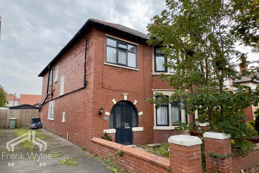 Chatsworth Road, Lytham St. Annes 4 bed semidetached house for sale £325,000