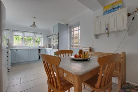 18 Auriol Drive, Havant, PO9 3LR