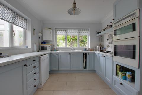 18 Auriol Drive, Havant, PO9 3LR