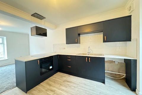 3 bedroom terraced house to rent, Castle Street, Abertillery. NP13 1DW.