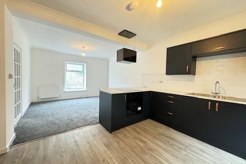 3 bedroom terraced house to rent, Castle Street, Abertillery. NP13 1DW.