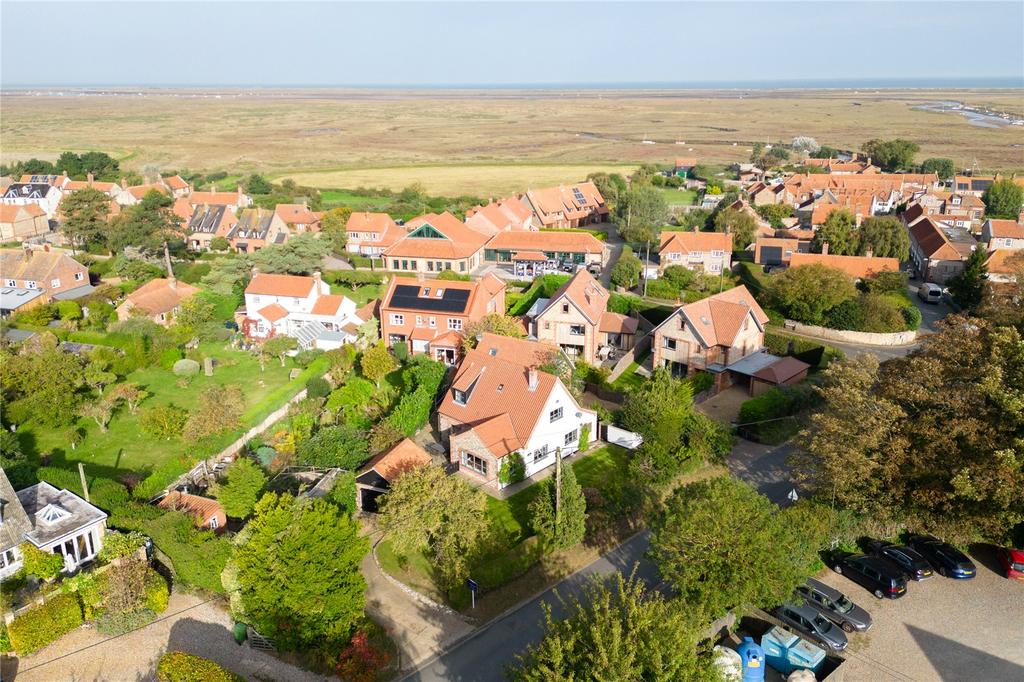 Langham Road, Blakeney, Holt, Norfolk, NR25 3 bed detached house for