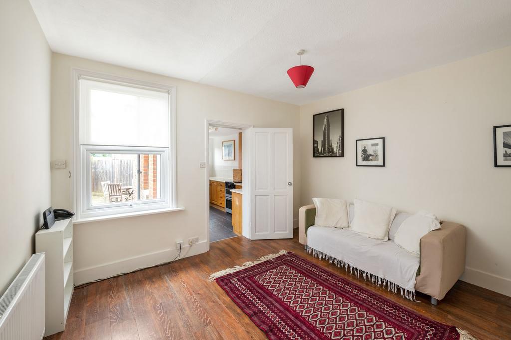 Lyndale Road, Redhill, RH1 3 bed semidetached house for sale £400,000