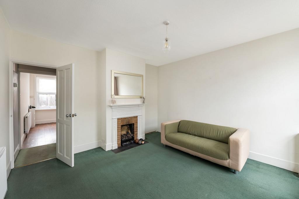 Lyndale Road, Redhill, RH1 3 bed end of terrace house for sale £385,000