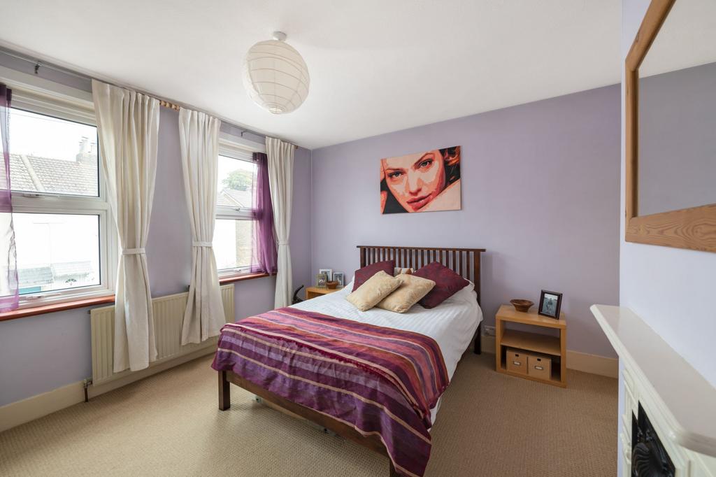 Lyndale Road, Redhill, RH1 3 bed end of terrace house for sale £385,000