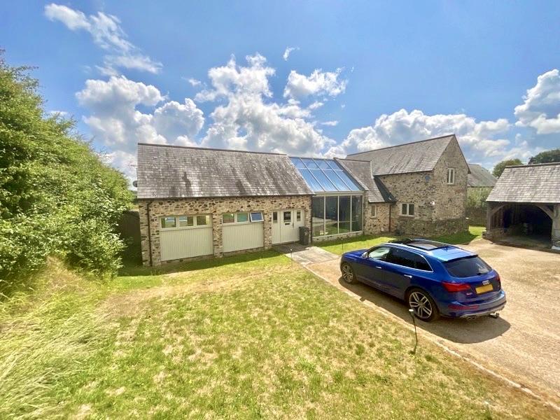 Royston Road, Churchinford TA3 4 bed barn conversion £2,500 pcm (£577 pw)