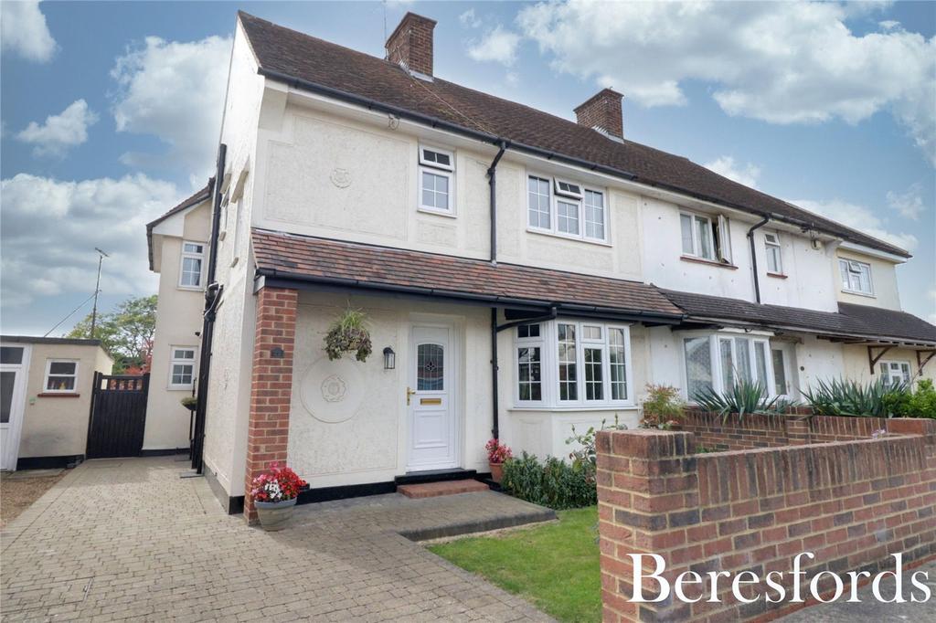 Meads Close, Ingatestone, CM4 4 bed semidetached house for sale £550,000