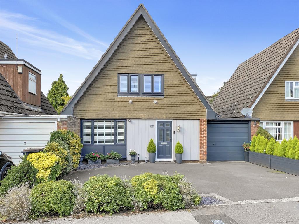 Beautifully Presented Link Detached 3 Bedroom...