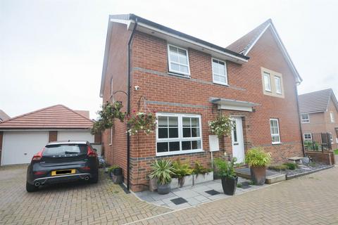 3 bedroom semi-detached house for sale - Wollaston Way, Hebburn