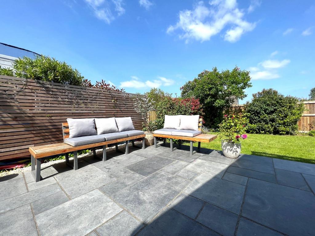 Crowden Crescent, Tiverton, Devon, EX16 3 bed bungalow £1,395 pcm (£