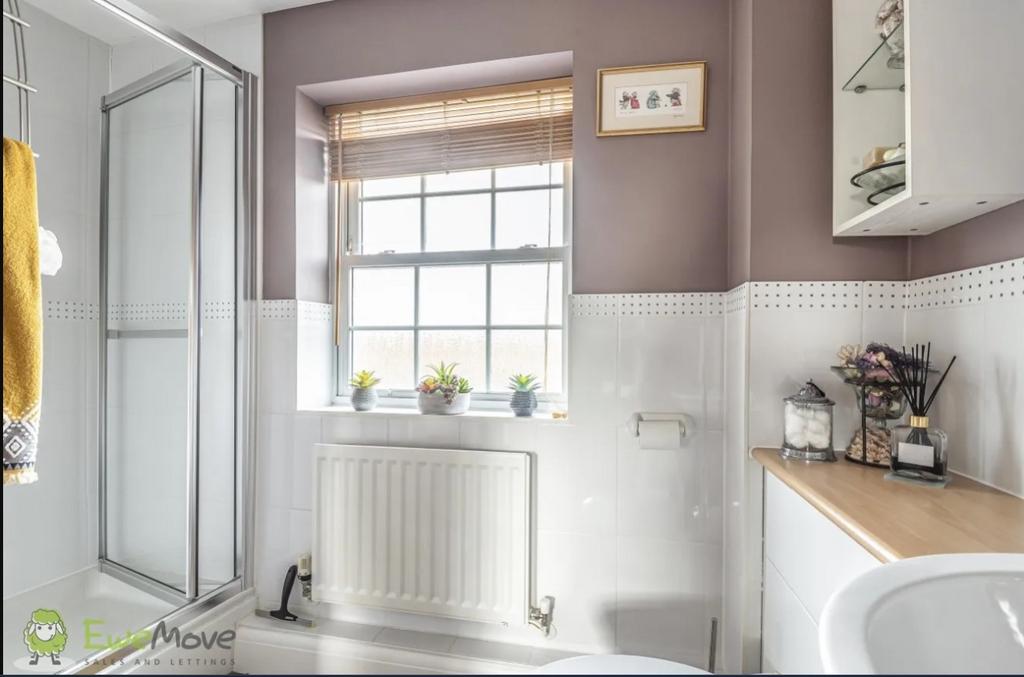 En-suite to Bed 2