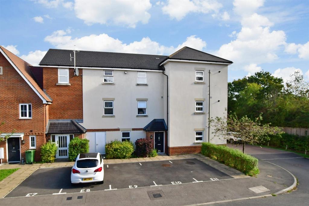 Roman Lane Southwater Horsham West Sussex 2 Bed Apartment For Sale £275 000