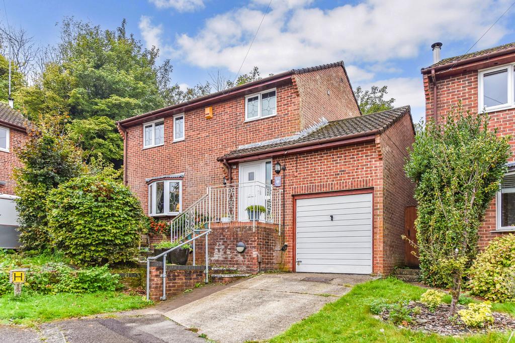 THE VALE, CLANFIELD 3 bed detached house for sale £395,000