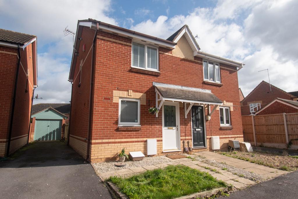 Taverners Road, Leicester 2 bed semidetached house for sale £210,000