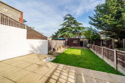 4 bedroom terraced house for sale, Eccleston Crescent, Chadwell Heath, RM6