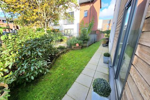 2 bedroom flat to rent, Georgia Avenue, West Didsbury, Manchester, M20