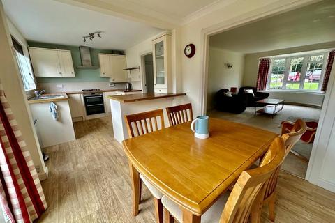 3 bedroom end of terrace house for sale, Oaktree Court, Milford on Sea, Lymington, Hampshire, SO41